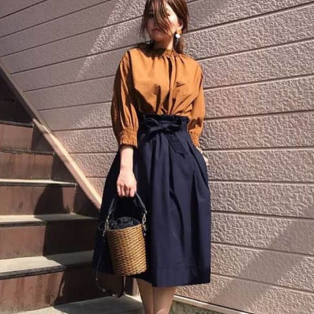 Uniqlo navy paperbag waist midi skirt with tied bow